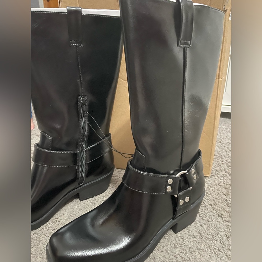 Time and Tru Black Boots